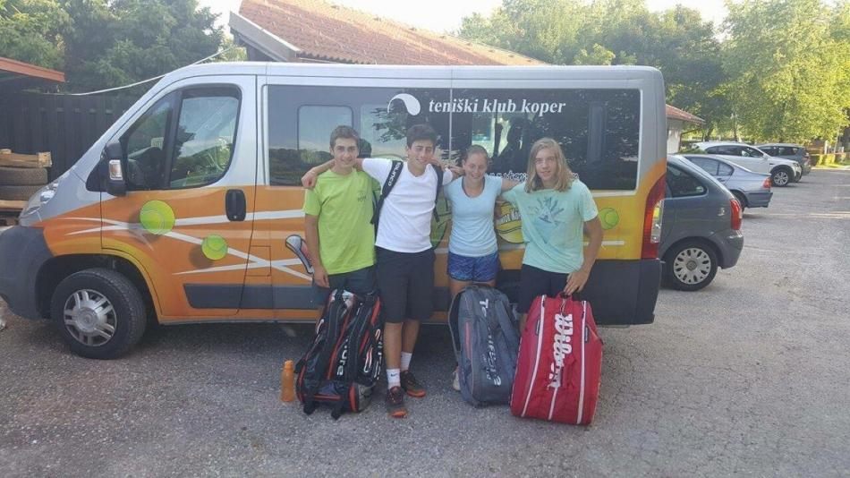 Na sliki: David Cepak (prvi z desne) se je na OP-16 let uvrstil med 8 najboljših. Na sliki: David Cepak (prvi z desne) se je na OP-16 let uvrstil med 8 najboljših.